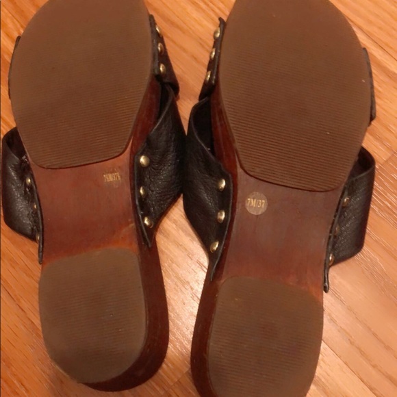 BCBG FLIP flops - Picture 3 of 3